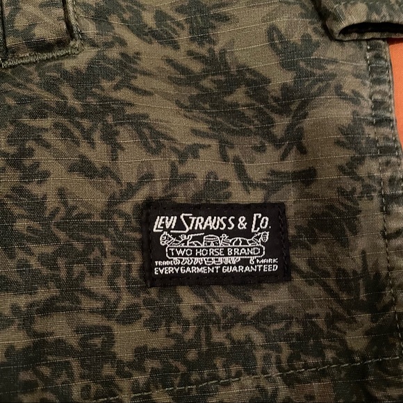 Levi’s Over Shirt in Scratchy Camo - Picture 4 of 4